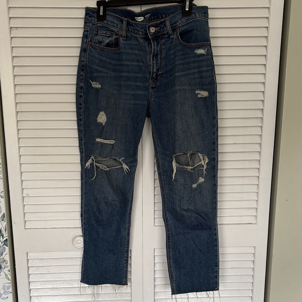 Old Navy Distressed Ankle Jeans in Dark Blue
